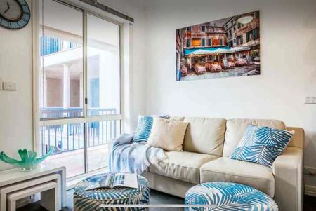 Stunning Furnished Apartment on Desired Darling St. - Photo 5