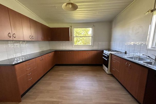 THREE BEDROOM HOME IN MEREWETHER ! - Photo 1