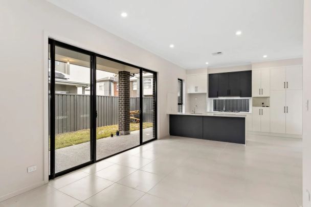 Bright, Modern & Perfectly Located Three Bedroom Home! - Photo 1