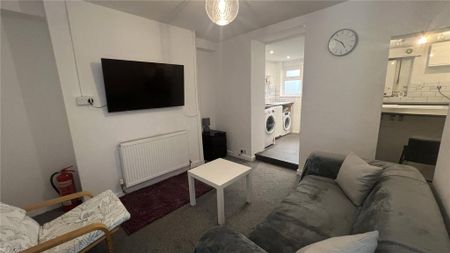4 bedroom terraced house to rent - Photo 2