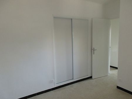 Location Appartement 3 pièces 58m² - Photo 3