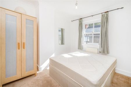 2 bedroom end of terrace house to rent - Photo 3