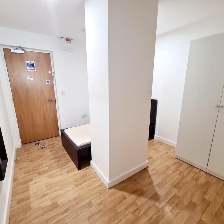 Studio to rent - Photo 1