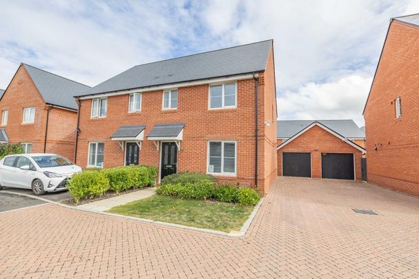 3 bedroom semi-detached house to rent - Photo 1