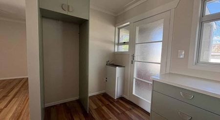 Newly Renovated Three Bedroom Unit - Photo 4