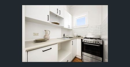 Art Deco Charm with Modern Touches, Stroll from Bondi Beach - Photo 2