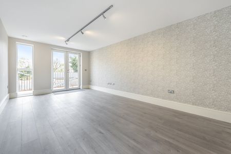 Flat to rent - Plassy Road, Catford, SE6 - Photo 3