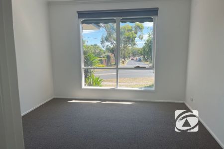 GREAT LOCATION ! - Photo 2