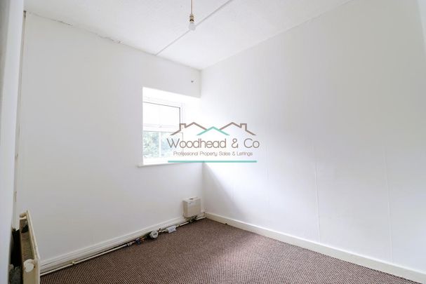 2 bedroom triplex to rent - Photo 1