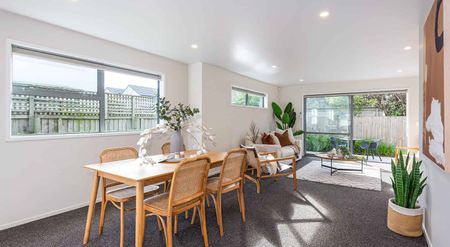 Big and roomy modern townhouse near city centre - Photo 2