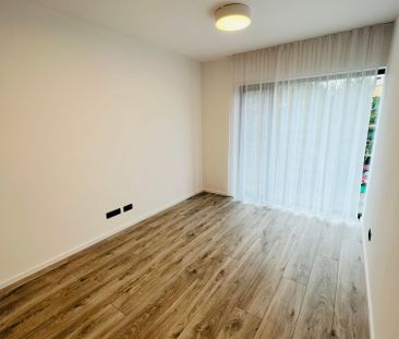 4 izbový nadštandardný byt s balkónom a záhradou na prenájom – Javorinská ulica, Hradný vrch, Staré Mesto Bratislava – Fotografia 2