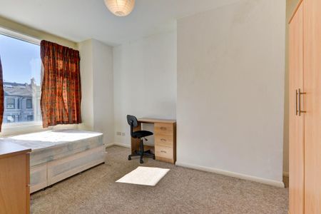 1 bedroom in a house share to rent - Photo 5