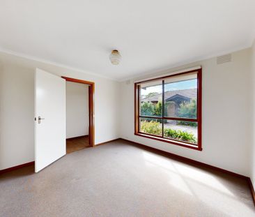 Charming Residence Offering Comfort & Convenience - Photo 3