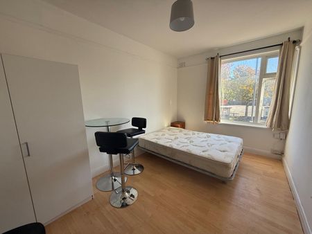 Room in a Shared Flat, Kenton Lane, HA3 - Photo 5