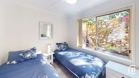 Coastal Gem – Walk to the Beach and Local Eateries - Photo 2