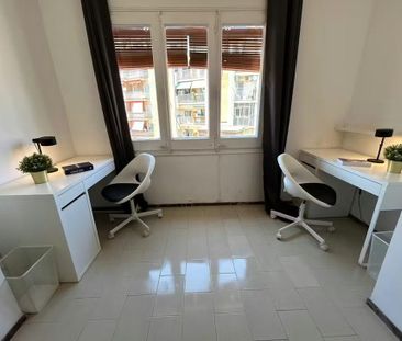 Carrer d'Occident, L'Hospitalet de Llobregat, Catalonia 08903 - Photo 6