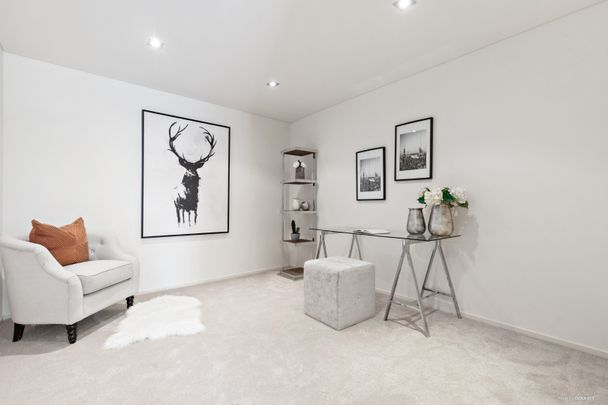 CASTOR BAY - Top Quality Luxury Family home with breath taking views - Photo 1