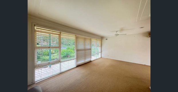 Beautiful and Charming 3 Bedroom Family House in a Quiet Location! - Photo 1