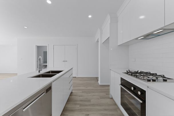 111 Prudence Parade, Point Cook VIC 3030 - House For Rent | Domain - Photo 1