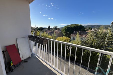 T2 lumineux Vue dégagée Centre-ville de la Londe les Mau - Photo 3