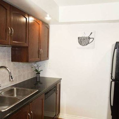 Lovely 1 Bedroom + Den, 1 Bathroom with Balcony - Photo 4