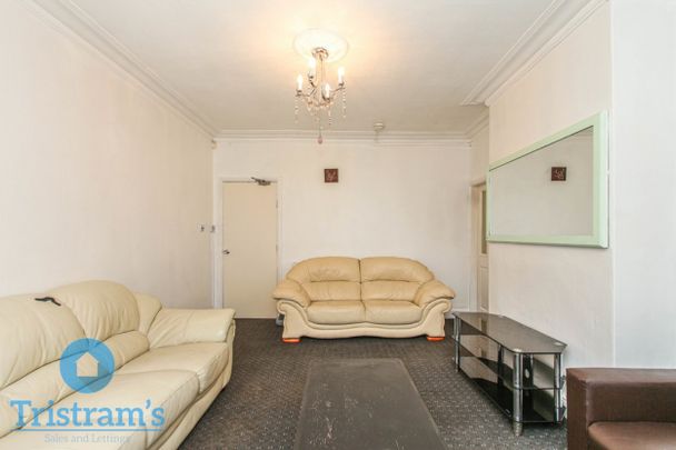 6 bed Detached House for Rent - Photo 1