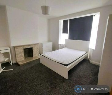 4 bedroom semi-detached house to rent - Photo 3