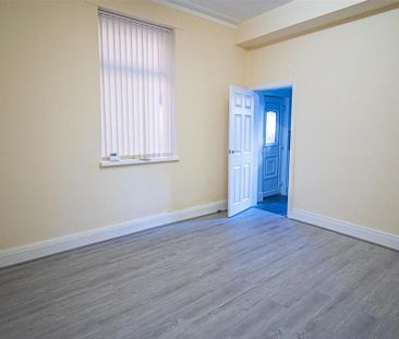 4 bedroom terraced house to rent - Photo 2