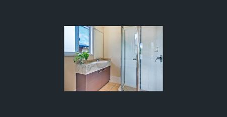 Spacious Three-Level Townhouse in Prime Gaythorne Location - Photo 5