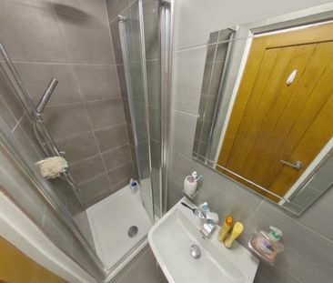 5 Bedroom Ensuite House To Rent - Photo 3