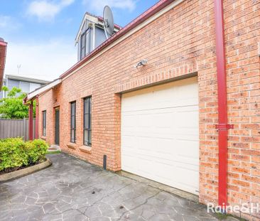 Spacious Townhouse - Photo 5