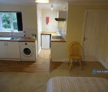 Studio to rent - Photo 3