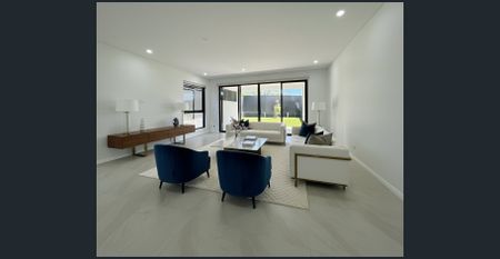 Expansive Luxury 5 Bedroom Duplex – Brand New with High End Inclusions - Photo 3