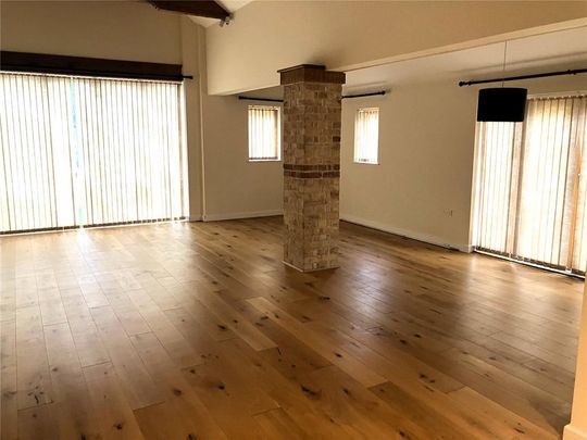 4 bedroom barn conversion to rent - Photo 1