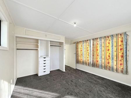 Pet Friendly - 4Bedroom Family Home in Wainuiomata - Photo 3