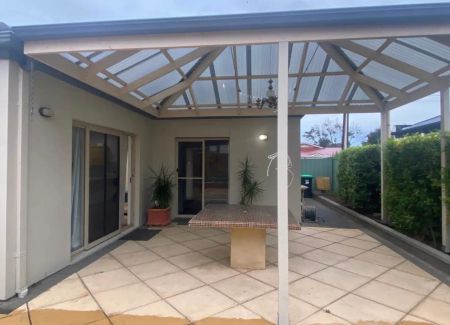 “Charming 4 Bedroom Family Home with Double Garage” - Photo 5