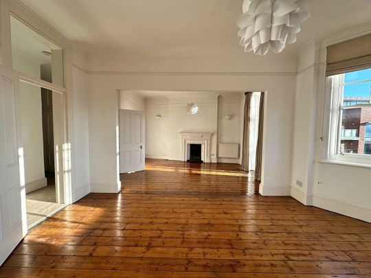 3 Bed Flat, Glyn Mansions, W14 - Photo 1