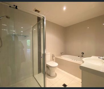 YES! A TRIPLE GARAGE & GREAT LOCATION! - Photo 5