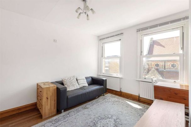 A charming two-bedroom apartment situated in the heart of Brook Green, offering over 500 sq ft of well-presented living space available immediately. - Photo 1