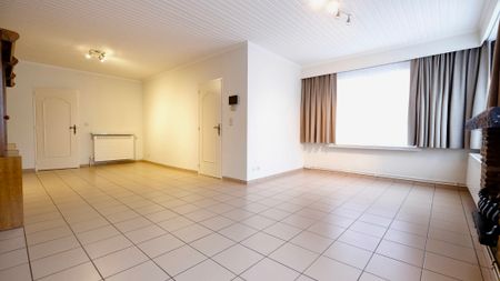 Halfopen bebouwing met ruime oprit en garagebox - Photo 5