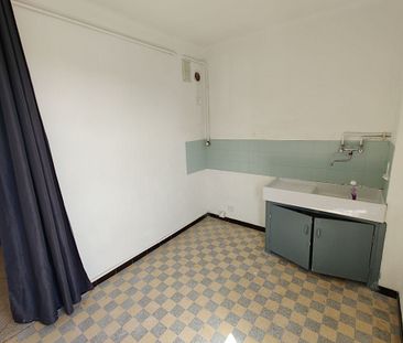 Appartement 1 pièces 30m2 MARSEILLE 10EME 530 euros - Photo 1