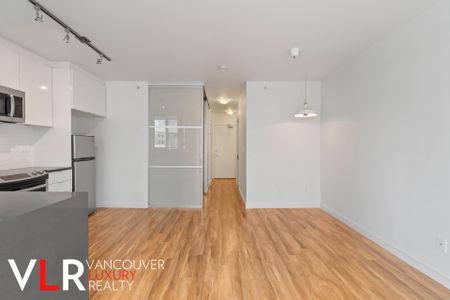 Condo in Vancouver West Side, BC - Photo 5