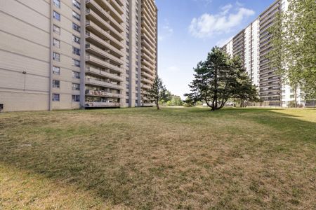 For Lease - 65 Thorncliffe Park Drive Unit# 1807, Toronto, Ontario - Photo 5