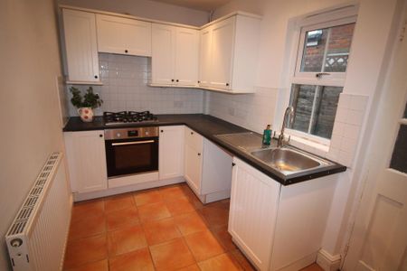 2 bedroom terraced house to rent - Photo 2
