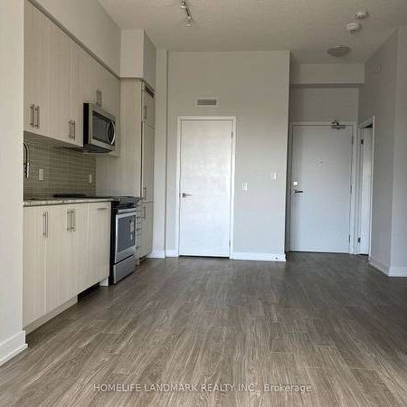 Burnhamthorpe/Parkside Village-Spacious Modern 1Bdrm+Den 1Bath&Parking - Photo 4