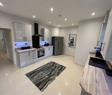 3 bedroom private hall to rent - Photo 2