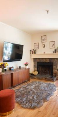 FIXED TERM LEASE, 2 Bed, 1 Bath, Solarium, Wood Fireplace - Photo 1