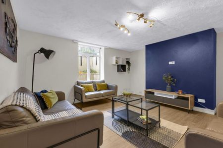 1 bedroom in a house share to rent - Photo 2