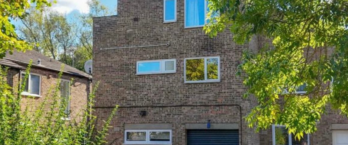 Minden Close Studio (Room 1) - Photo 1