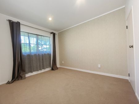 Sunny Two Bedroom Family Home in Peaceful Birkdale - Photo 2